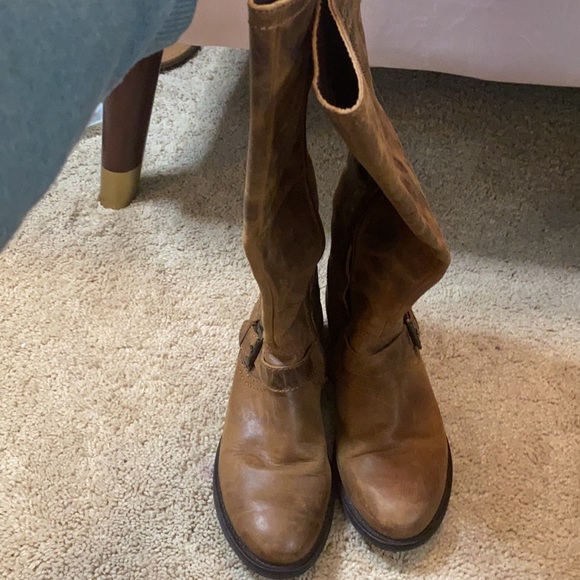 Boots - Picture 4 of 5